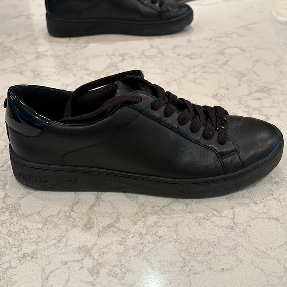 Mickael Kors leather sneakers size 7,5 - Picture 2 of 10